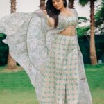 Ketika Sharma Instagram - Breezy 🍁🙆🏻‍♀️ Wearing @issadesignerstudio Jewellery @spillthebead Styled by @rashmitathapa Styling team @aishwarya128 Shot by @pranav.foto ( that colour palette Issa moood) Makeup and hair- @makeuphairbyrahul #october #feels #grainy #green #mood #board #tb #styled #postoftheday #loveandlight
