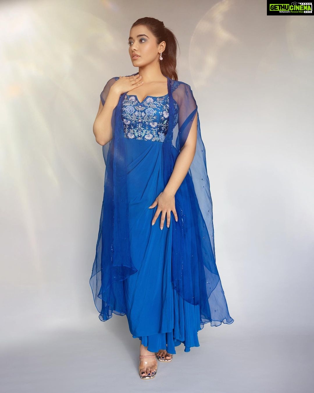 Ketika Sharma Instagram - Rise and shine sweet people, this is your moment ✨ Photography - @pranav.foto Outfit - @tanva_by_deepika Jewellery - @thetrinkaholic Stylist - @sandhya__sabbavarapu Styling Team - @team_sandhya @sirichandana_medi @rashmi_angara @thumu_bhavana Makeup - @sonalsethiamakeup #royal #blue #throwback #styled #outfit #gratitude #loveandlight