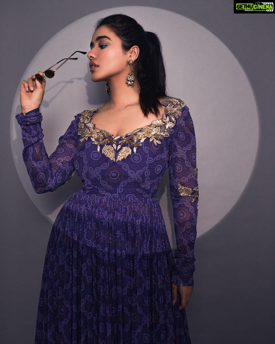 Ketika Sharma Instagram - Into the ☀️ Wearing @issadesignerstudio Jewellery @samskruthi_silver Styled by @rashmitathapa Styling team @aishwarya128 @wallofashion_ Shot by @arifminhaz Photo Asst @thejaswitanneru #throwback #styled #purple #anarkali #sunkissed #mood #loveandlight