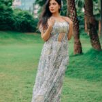 Ketika Sharma Instagram - Breezy 🍁🙆🏻‍♀️ Wearing @issadesignerstudio Jewellery @spillthebead Styled by @rashmitathapa Styling team @aishwarya128 Shot by @pranav.foto ( that colour palette Issa moood) Makeup and hair- @makeuphairbyrahul #october #feels #grainy #green #mood #board #tb #styled #postoftheday #loveandlight