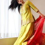 Ketika Sharma Instagram - Wishing you all a fun-filled Dussehra 🏹🙏🏼 Stylist - @dilesha_shafa Outfit- @surbhivshah Jwellery- @treasureboxoriginals Shot by @pranav.foto #throwback #styled #outfit #for #interviews #dussehra #post #loveandlight #godbless