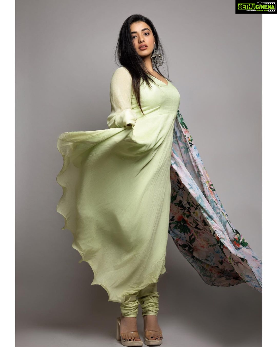 Ketika Sharma Instagram - πΈππΌββοΈπΈ Wearing @geethikakanumilli Jewellery @thetrinkaholic Styled by @rashmitathapa π Styling team @aishwarya128 π Shot by @pranav.foto βοΈ Makeup and hair @makeuphairbyrahul #green #outfits #continue #tb #styled #outfits #ethnics #oxidisedjewellery #silver #mood #loveandlight