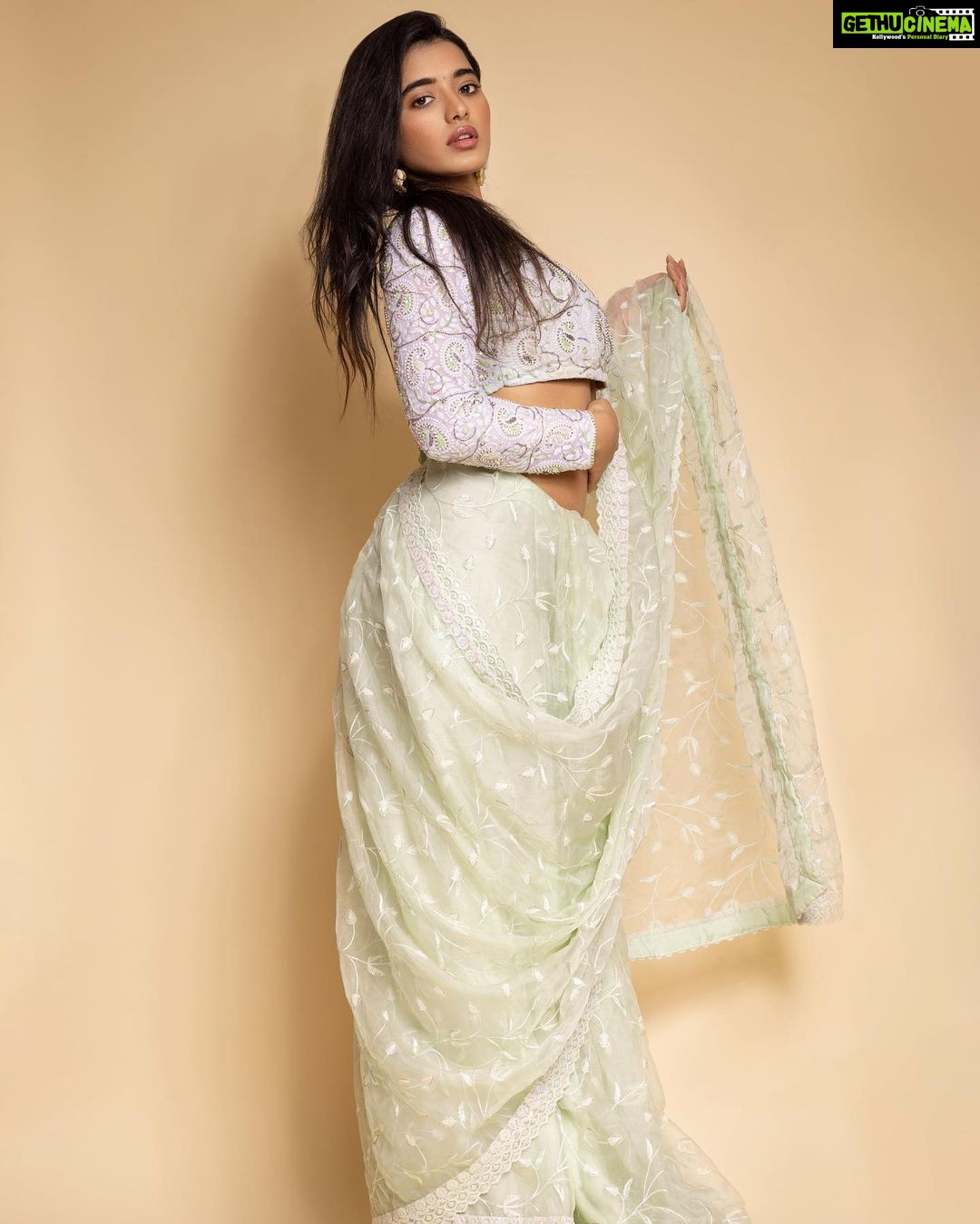 Ketika Sharma Instagram - She moves to her own music #3 Wearing @apekshathelabel Jewellery @houseofqc Styled by @rashmitathapa Styling team @aishwarya128 Shot by @pranav.foto #saree #throwback #trailer #launch #tb #portraits #green #cant #get #enough #styled #promotions #look #gratidão #loveandlight