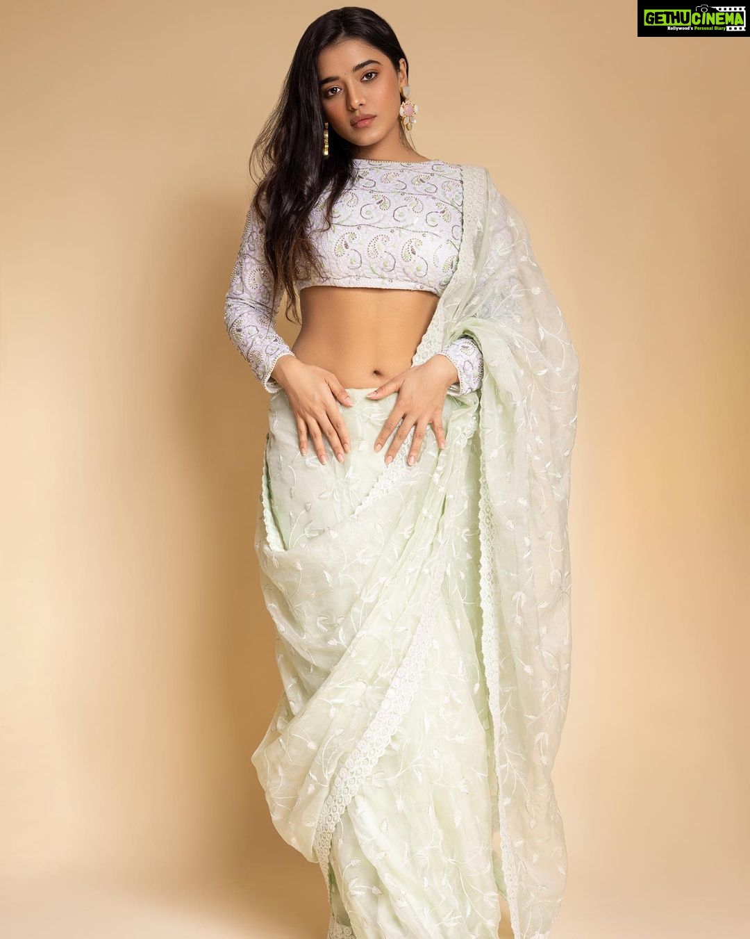 Ketika Sharma Instagram - She moves to her own music #3 Wearing @apekshathelabel Jewellery @houseofqc Styled by @rashmitathapa Styling team @aishwarya128 Shot by @pranav.foto #saree #throwback #trailer #launch #tb #portraits #green #cant #get #enough #styled #promotions #look #gratidão #loveandlight