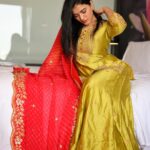 Ketika Sharma Instagram - Wishing you all a fun-filled Dussehra 🏹🙏🏼 Stylist - @dilesha_shafa Outfit- @surbhivshah Jwellery- @treasureboxoriginals Shot by @pranav.foto #throwback #styled #outfit #for #interviews #dussehra #post #loveandlight #godbless