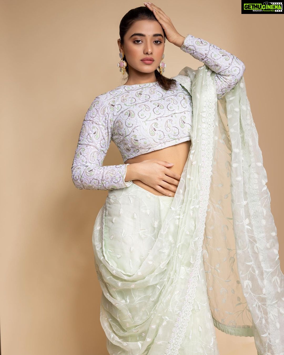 Ketika Sharma Instagram - She moves to her own music. Wearing @apekshathelabel Jewellery @houseofqc Styled by @rashmitathapa Styling team @aishwarya128 Shot by @pranav.foto #saree #throwback #trailer #launch #tb #green #cant #get #enough #styled #portraits #promotions #look #gratidão #loveandlight