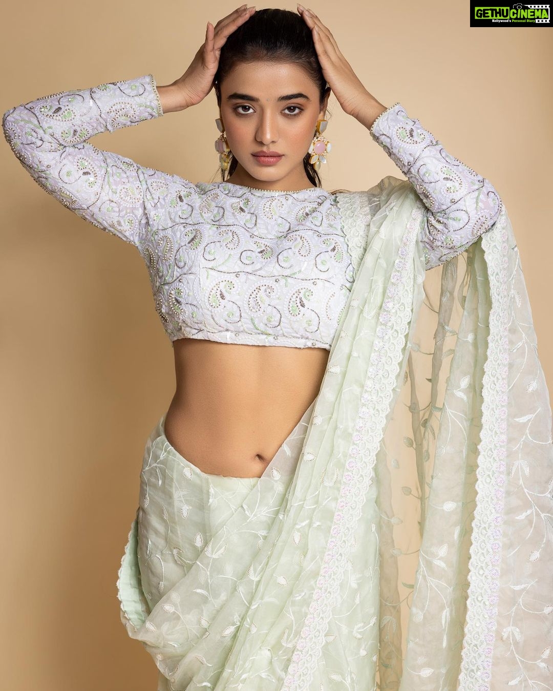 Ketika Sharma Instagram - She moves to her own music. Wearing @apekshathelabel Jewellery @houseofqc Styled by @rashmitathapa Styling team @aishwarya128 Shot by @pranav.foto #saree #throwback #trailer #launch #tb #green #cant #get #enough #styled #portraits #promotions #look #gratidão #loveandlight
