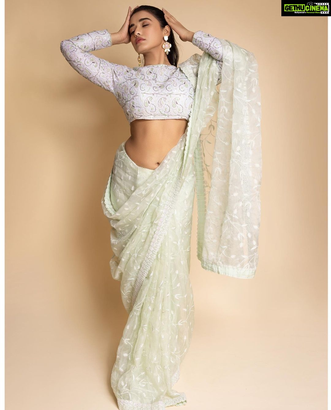 Ketika Sharma Instagram - She moves to her own music. Wearing @apekshathelabel Jewellery @houseofqc Styled by @rashmitathapa Styling team @aishwarya128 Shot by @pranav.foto #saree #throwback #trailer #launch #tb #green #cant #get #enough #styled #promotions #look #gratidão #loveandlight