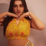 Ketika Sharma Instagram - Living life in warm yellows 💛 Wearing @prevasu X @zowed_hyderabad Jewellery @houseofqc Styled by @rashmitathapa Styling team @aishwarya128 Shot by @arifminhaz Photo Asst @thejaswitanneru #sunkissed #moodboard #yellow #my #colour #cute #aesthetic #throwback #styled #look #for #promotions #college #visits #grateful #loveandlight