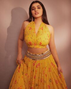 Ketika Sharma Instagram - Living life in warm yellows 💛 Wearing @prevasu X @zowed_hyderabad Jewellery @houseofqc Styled by @rashmitathapa Styling team @aishwarya128 Shot by @arifminhaz Photo Asst @thejaswitanneru #sunkissed #moodboard #yellow #my #colour #cute #aesthetic #throwback #styled #look #for #promotions #college #visits #grateful #loveandlight