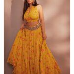 Ketika Sharma Instagram - Living life in warm yellows 💛 #happysunday Wearing @prevasu X @zowed_hyderabad Jewellery @houseofqc Styled by @rashmitathapa Styling team @aishwarya128 Shot by @arifminhaz Photo Asst @thejaswitanneru #sunkissed #moodboard #yellow #my #colour #cute #aesthetic #throwback #styled #look #for #promotions #college #visits #grateful #loveandlight