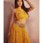 Ketika Sharma Instagram - Living life in warm yellows 💛 #happysunday Wearing @prevasu X @zowed_hyderabad Jewellery @houseofqc Styled by @rashmitathapa Styling team @aishwarya128 Shot by @arifminhaz Photo Asst @thejaswitanneru #sunkissed #moodboard #yellow #my #colour #cute #aesthetic #throwback #styled #look #for #promotions #college #visits #grateful #loveandlight