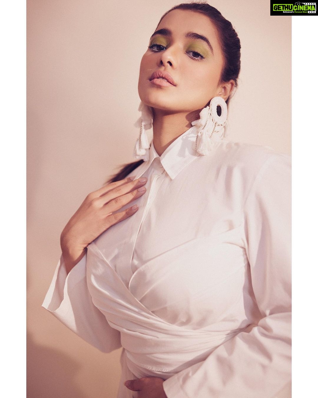 Ketika Sharma Instagram - Just @rashmitathapa doing her 🪄things and @arifminhaz adding a whole new edge #talentedpeople 🤷🏼♀️ Wearing @anysaofficial X @new_sense_branding Jewellery @knnotcase X @zowed_hyderabad Photo Asst @thejaswitanneru Styling team @aishwarya128 #high #fashion #styled #look #monochrome #moodboard #shoot #and #portraits #monochromatic #looks #white #and #green #sharp #promotional #look #throwback