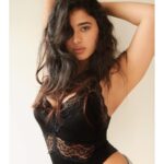 Ketika Sharma Instagram - Hello October 🖤 📸- @farrokhchothia 🔥 #portrait #by #farrokhchothia #ketikasharma #weekend #post #first #october #favourite #month #grateful #loveandlight