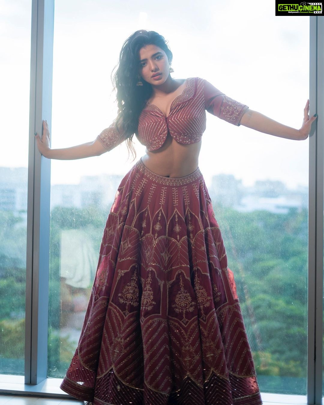 Ketika Sharma Instagram - It’s the lehenga with the dramatic flair not me 💁🏻♀️ Outfit - @tanva_by_deepika Photography - @they_call_me_keshu Stylist - @sandhya__sabbavarapu Styling team - @team_sandhya @rashmi_angara @thumu_bhavana @sirichandana_medi Makeup and hair - @makeuphairbyrahul #lehenga #big #mood #drama #on #point #always #hairflips #twists #turns #rangarangavaibhavanga #promotional #looks #lovingit #promotion #gratidão #loveandlight