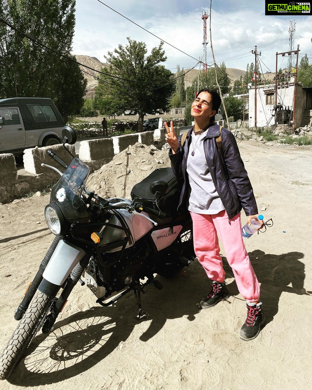 Kirti Kulhari Instagram - #ladakhdiaries #day1 of riding 🦋 #saspol to #hanuvillage ( around 120 kms away ) #ladakh 120 kms away.. Took me 4 hrs to reach .. most of the road was very very good , about 30% patch was not build , had gravel and stone and was under construction 🫣 rode solo … ❤️ And had this beautiful bunch with me … all the way … @priyankachandra14 @sushilchaudhary @chokphelstanzin #jigmit #latika and a few others ..