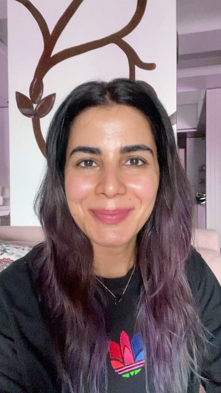 Kirti Kulhari Instagram - Time to LET GO and focus on “WHAT TRULY MATTERS”… 🌼 P.S - you can’t play every game and the best part is you don’t have to. Choose your game well and play it with all that you have and let the MAGIC unfold .. 🦋
