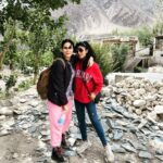 Kirti Kulhari Instagram - #ladakhdiaries #day1 of riding 🦋 #saspol to #hanuvillage ( around 120 kms away ) #ladakh 120 kms away.. Took me 4 hrs to reach .. most of the road was very very good , about 30% patch was not build , had gravel and stone and was under construction 🫣 rode solo … ❤️ And had this beautiful bunch with me … all the way … @priyankachandra14 @sushilchaudhary @chokphelstanzin #jigmit #latika and a few others ..