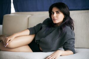 Kirti Kulhari Instagram - 🖤

The Team :-
Styling @radhikamehra 
Assisted by @foram_kubadia 
HMU @nidhiagarwalmua 
 📸 frontrowgypsy ❤️