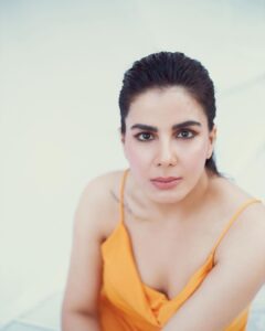Kirti Kulhari Instagram - #EMPOWERED 💛

The Team :-
Styling @radhikamehra 
Assisted by @foram_kubadia 
HMU @nidhiagarwalmua 
 📸 frontrowgypsy ❤️