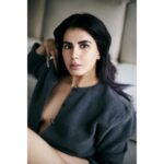 Kirti Kulhari Instagram – SILENCE IS UNDERRATED 🖤

The Team :-
Styling @radhikamehra 
Assisted by @foram_kubadia 
HMU @nidhiagarwalmua 
 📸 frontrowgypsy ❤️