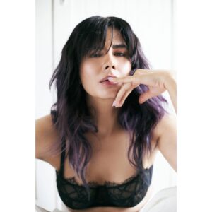 Kirti Kulhari Instagram - When #PURPLE met #BLACK 🖤💜🖤

Team :-
Styling @radhikamehra 
HMU @nidhiagarwalmua 
 📸 frontrowgypsy ❤️