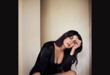 Kirti Kulhari Instagram - #blackswan 🖤 First of many… Bringing to you all “a series of new experimental pictures” that I clicked recently, collaborating with some talented and wonderful souls ❤️ Styling @radhikamehra Assisted by @foram_kubadia HMU @nidhiagarwalmua Photography @frontrowgypsy Thank u guys for doing this with me 😘❤️#gratitude