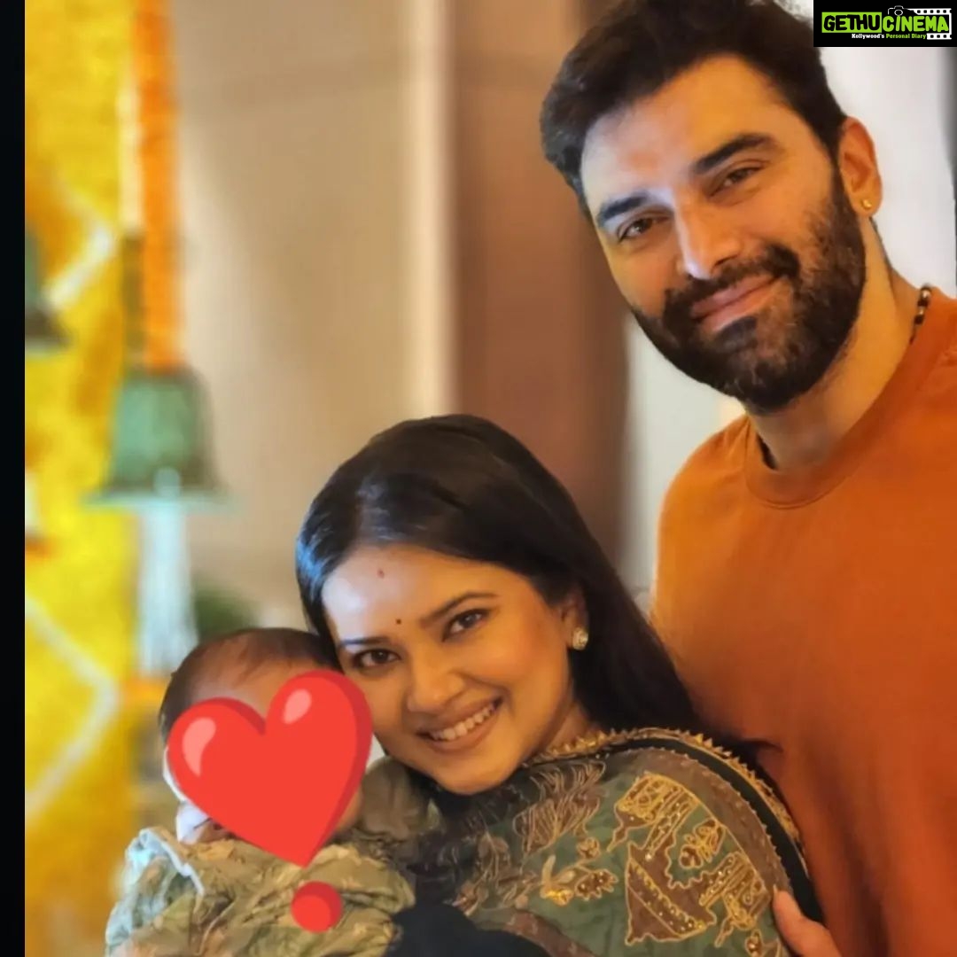 Kratika Sengar Instagram - Lil Devika's first Ganpati celebration with family..Ganpati Bappa Morya.. #harharmahadevॐ