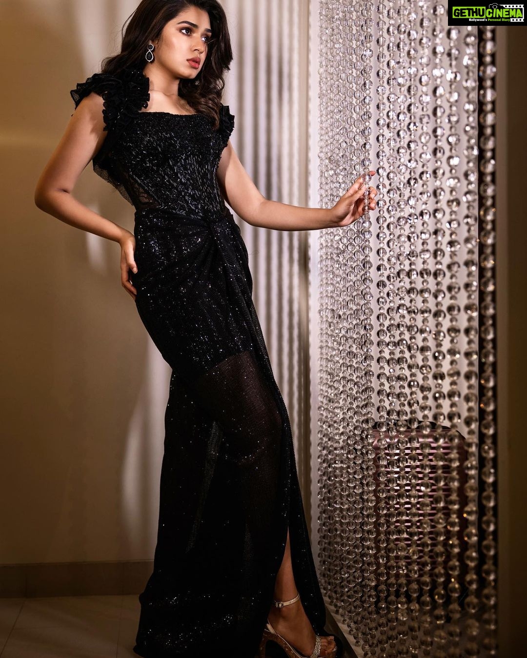 Krithi Shetty Instagram - Receiving an award that is associated with the celebration of cinema in my first year feels extremely special and I have immense gratitude towards everyone who has supported me 🌸 Thank you so much @filmfare for this honour, makes me want to work harder for many more such appreciations ✨ Wearing this spectacular gown by @shantanunikhil ⚡️ My A+ team @ashwin_ash1 @hassankhan_3 @chaks_makeup @venkymakeupstudio Photographed by @minchubysujaynaidu #filmfare #award