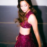 Kriti Kharbanda Instagram – Shine and twirl 💟
.
.
.
#blingiton