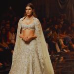 Kriti Sanon Instagram – The Walk! – the calm and the chaos! 🤍🤍
@shantanunikhil @fdciofficial #LFW2022