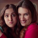 Kriti Sanon Instagram - In a world of filters, I believe in #Unfiltered beauty. Today, I'm here to reveal my secret Skin Specialist to Nupur and all lovely people. It is none other than Hamdard Safi! Made with a unique formulation of essential herbal extracts, Hamdard Safi works as a natural blood purifier to keep your skin pimple free and healthy. It eliminates toxins that cause acne and blemishes while improving blood circulation and provides relief from constipation which results in healthy skin from within. Thanks to Hamdard Safi, my skin always looks beautiful and flawless, filter or no filter. #HamdardIndia #HamdardSafi #HealthySkin #HowToGetClearSkin #KritiSanon #NupurSanon
