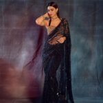 Kriti Sanon Instagram - Still feels like Diwali .. ✨🖤🖤 @dilnazkarbhary Styled by @sukritigrover @vanigupta.23 Hair by @aasifahmedofficial Makeup @adrianjacobsofficial 📸 @mohitvaru