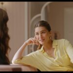 Kriti Sanon Instagram - Here’s the secret behind my flawless, glowing skin @nupursanon (sorry for not telling you earlier🤪). It's Hamdard Safi - my very own skin specialist, at the comfort of my home! #HamdardIndia #skincare #skincareroutine #skincaretips #skincareproducts #skinhealth #skintips #skintreatment #skincarenatural #skintherapist #skinexperts #skinspecialist