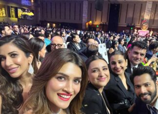 Kriti Sanon Instagram - It was a red velvet cake kinda night! ❤️❤️ All heart!! 🥰 Catch @filmfare awards 2022 on @colorstv tonight at 9pm