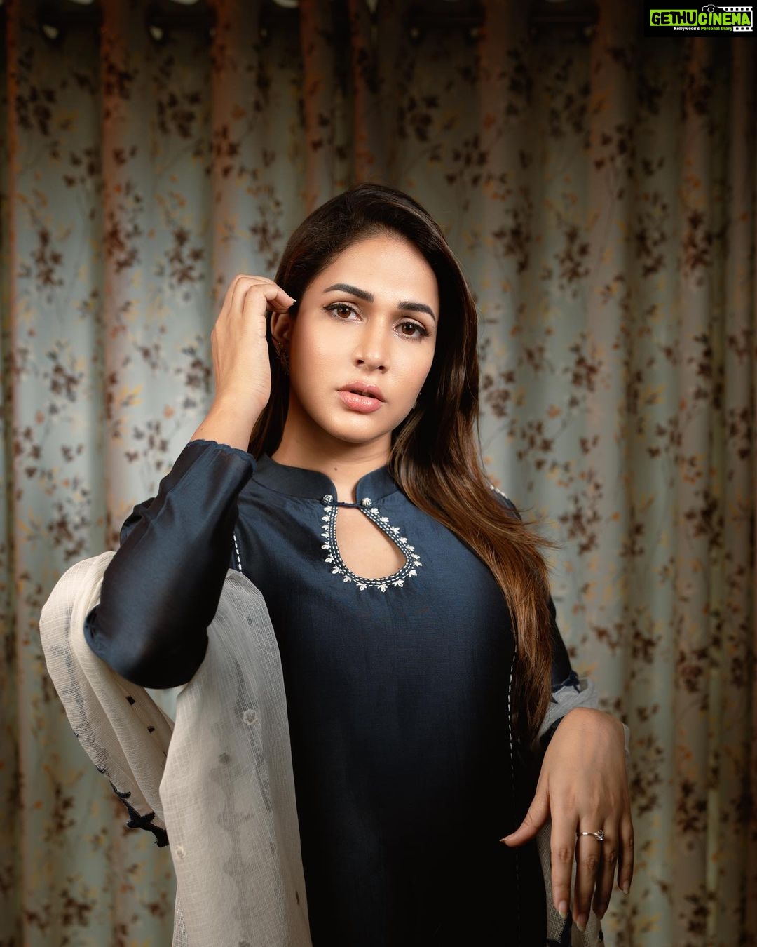 Lavanya Tripathi Instagram - 🌸 . . . Wearing @archanaraolabel Styled by @rashmitathapa Styling team @aishwarya128 Shot by @kalyanyasaswi