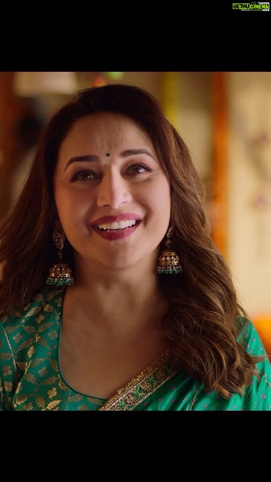 Madhuri Dixit Instagram - the patel family is here to make you feel ekdum Maja Ma! ππ» watch #MajaMaOnPrime, now! Β @gajrajrao @ritwikbhowmik @barkhasingh0308 @srishti.shrivastava21 @rajitkapurofficial @sheeba.chadha @realsimonesingh @ninadkamatofficial @malhar028 @iamkavindave @anandntiwari @leomediacollective @sumit_batheja @bindraamritpal @dimplemathias @faalanadimka @keluskarlaxmi @rushisharma @manoshinath @djangokaza @souumil_ds #AkshayShah @akashdeep.sengupta @sonymusicindia