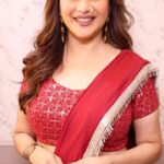 Madhuri Dixit Instagram - Wishing all of you are very Happy Ganesh Chaturthi. Let’s celebrate together and make it a special one🙏🏻 #GaneshChaturthi #GaneshChaturthi2022 #Ganpati #GanpatiBappa #GanpatiBappaMorya #IndianFestival #FeativeSeason #Celebration #Wednesday #WednesdayVibe