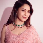 Madhuri Dixit Instagram – Shaam Gulabi 🌸 

#tuesday #tuesdaythoughts #jhalakdikhlajaa #shootdiaries #photooftheday #sareelove