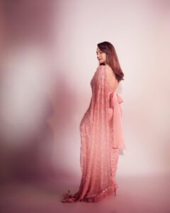 Madhuri Dixit Instagram - Shaam Gulabi 🌸 #tuesday #tuesdaythoughts #jhalakdikhlajaa #shootdiaries #photooftheday #sareelove
