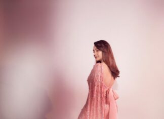 Madhuri Dixit Instagram - Shaam Gulabi 🌸 #tuesday #tuesdaythoughts #jhalakdikhlajaa #shootdiaries #photooftheday #sareelove