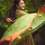 Madhuri Dixit Instagram - Into the wild! #jhalakdikhlajaa #photooftheday #tuesday #tuesdayvibes #green #ethnic #photoshoot #shootdiaries #lehenga