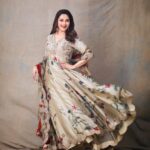 Madhuri Dixit Instagram – It’s time for Maja Ma promotions! 

#MajaMaOnPrime #MajaMa #ethnicwear #shootdiaries #photoshoot #promotions #friday #fridaymood