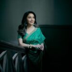 Madhuri Dixit Instagram - Grateful 💚 #monday #mondaymood #photoshoot #shootdiaries #vintage #ethnicwear #green #saree #sareelove