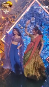Madhuri Dixit Instagram - Maja Ma with @rashmika_mandanna 👯‍♀️ #majama #MajaMaOnPrime #jhalakdikhlajaa #BoomPadi #boompadiwithmadhuri #oct6