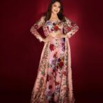 Madhuri Dixit Instagram – Sab Maja Ma! 

#MajaMaOnPrime #floral #friday #fridayvibes #photoshoot #photooftheday