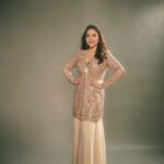 Madhuri Dixit Instagram – Ankhon ki gustakhiyan, maaf ho 🎶

#jhalakdikhlajaa10 #photoshoot #tuesday #tuesdayvibes #photooftheday #shootdiaries #ootd