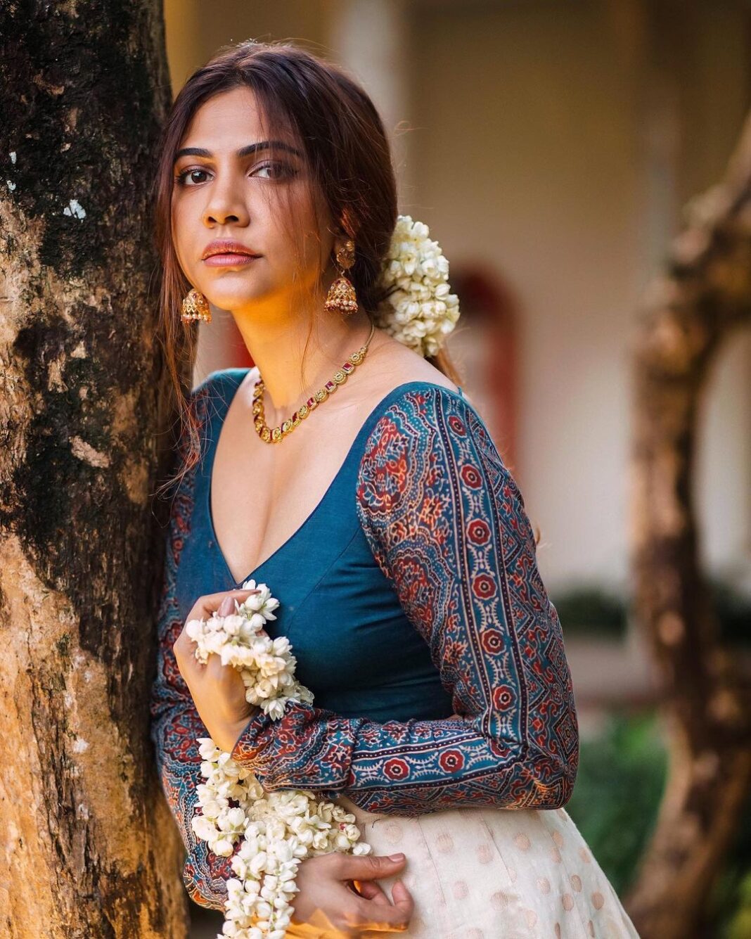 Madonna Sebastian Instagram - Season of pride @raimes_designerboutique @rahul_raj_._r @samson_lei @planetjewel #keralamypride #kerala #onam #ethnicwear #indianfashion
