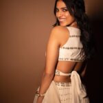 Malavika Mohanan Instagram - White doesn’t need a season, white doesn’t need a reason 🤍 Happy almost Diwali! ✨🪔✨ 📸 @kiransaphotography Outfit @asthanarangofficial @the.yellow.dot Makeup @makeupbyanighajain Hair @hairbyradhika Bangles @houseofshikha Earrings @anaghaartsnjewels @stilt_communications PR @theitembomb