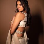 Malavika Mohanan Instagram - White doesn’t need a season, white doesn’t need a reason 🤍 Happy almost Diwali! ✨🪔✨ 📸 @kiransaphotography Outfit @asthanarangofficial @the.yellow.dot Makeup @makeupbyanighajain Hair @hairbyradhika Bangles @houseofshikha Earrings @anaghaartsnjewels @stilt_communications PR @theitembomb